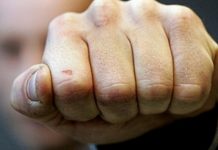 Ашт: Мужчина в состоянии алкогольного опьянения избил своего односельчанина