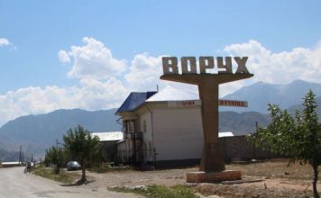 Анклав Ворух: Территория благородных учителей, помолвленных девушек и советских мотоциклов
