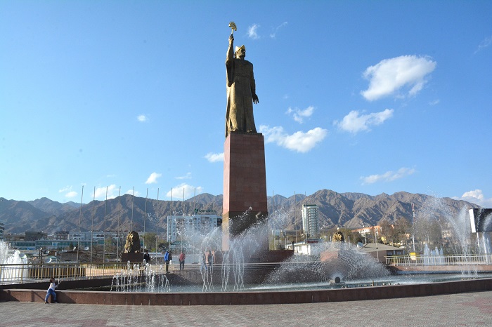 Pamjatnik_Ismoilu_Somoni_1