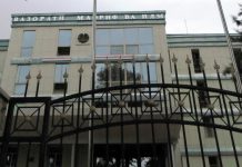 Активисты требуют отменить ограничительные правила выезда из страны для учителей и студентов