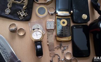 Подозреваются в краже денег, золота и мобильных телефонов