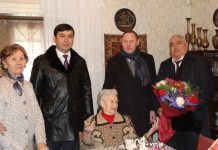 Генкосул России в Худжанде поздравил жительницу города Гулистон