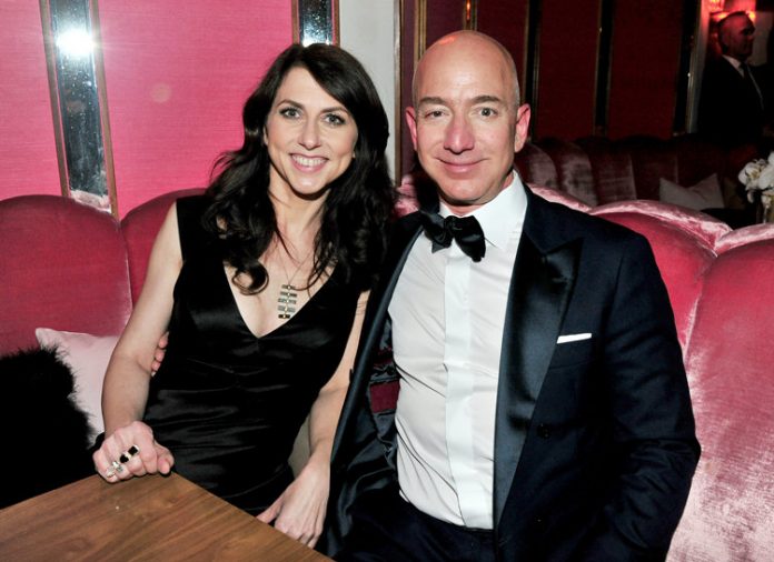 Безос-и-его-жена-696x506