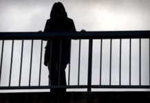 После праздника. Женщина хотела спрыгнуть с моста в реку Сырдарья