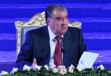 Президент Таджикистана объявил выговоры руководству Таможенной службы и Нацбанка