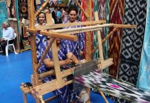 Глава области выделил женщинам 420 тысяч сомони