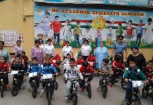 Милиционерши приехали в детский дом