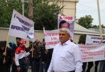 Группа из 150-ти человек потребовала от ЕС и ООН возмещения ущерба