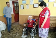 Четыре жителя Согда получили коляски