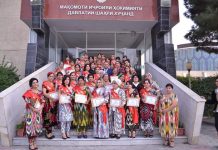 Мэр Худжанда вручил мастерицам 160 тысяч сомони
