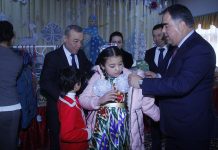 Глава Согда поздравил детей с Новым годом