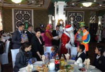 Раъно Хошимзода поздравила детей с Новым годом