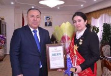 Мэр Худжанда поздравил «Учителя года Таджикистана»