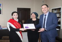 Лучший Учитель Года в Таджикистане стал почетным абонентом Tcell