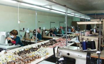 Согдийских учащихся обеспечат обувью местного производства