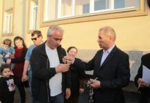 Худжанд: 33 семьи получили ключи от новых квартир (ФОТО)