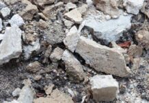 Под бетонными обломками погибли двое мужчин