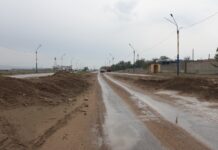 После селевых потоков дорога 3-го микрорайона Худжанда нуждается в ремонте