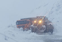Большегрузное транспортное средство «Дулан» попало под лавину