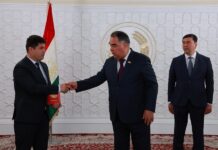 Восемь человек получили ордера на служебную квартиру (ФОТО)