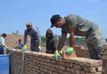 Жители Фотехобода начали строить дополнительное здание школы