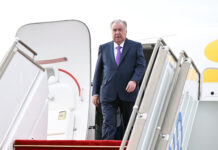 Эмомали Рахмон прибыл в Согдийскую область с рабочей поездкой