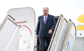 Эмомали Рахмон прибыл в Согдийскую область с рабочей поездкой