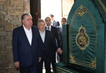 Президенты Таджикистана и Узбекистана посетили исторические объекты Бухары