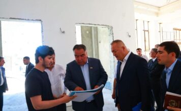 Раджаб Ахмадзода ознакомился с ходом строительства юбилейных объектов в Пенджикенте